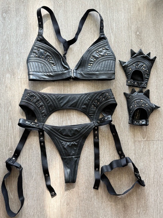 Honey Birdette Other - RARE Honey Birdette Connie 4-Piece Set 🖤 COMPLETE SET with gloves